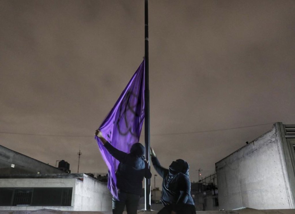 Sáshenka Gutiérrez, fotoperiodista.Sus manos y sus ojos la llevaron a consolidarse por sí misma en una fotógrafa que vela por las mujeres en diferentes contextos sociales.IG:  https://www.instagram.com/sashe/&nbsp;