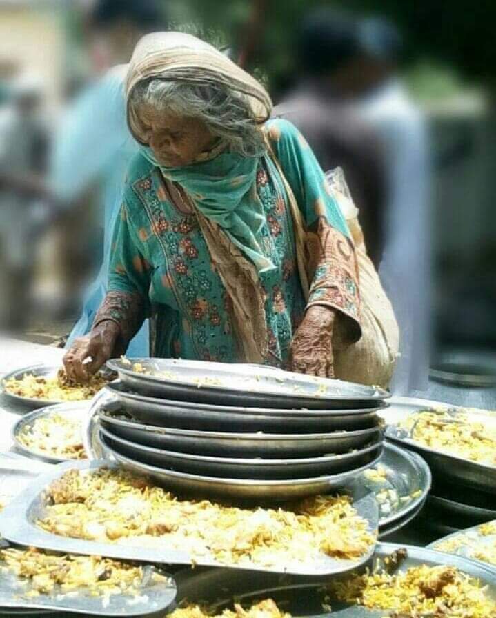 msyousaf92's tweet photo. ربّا سچیّا تُوں تے آکھیا سی
جا اوئے بندیا جگ دا شاہ ھیــں تُوں

ایس لارے تے ٹور کد پُچھیا ای
کِیہ ایس نمانے تےبِتیاں نیں

کدی سار وی لئی او رب سائیاں
تیرے شاہ نال جگ کی کِیتیاں نیں

چنگا شاہ بنایا ای رب سائیاں
پولے کھاندیاں وار نہ آوندی اے

(فیض احمد فیض) https://t.co/eTGAYvpOSB