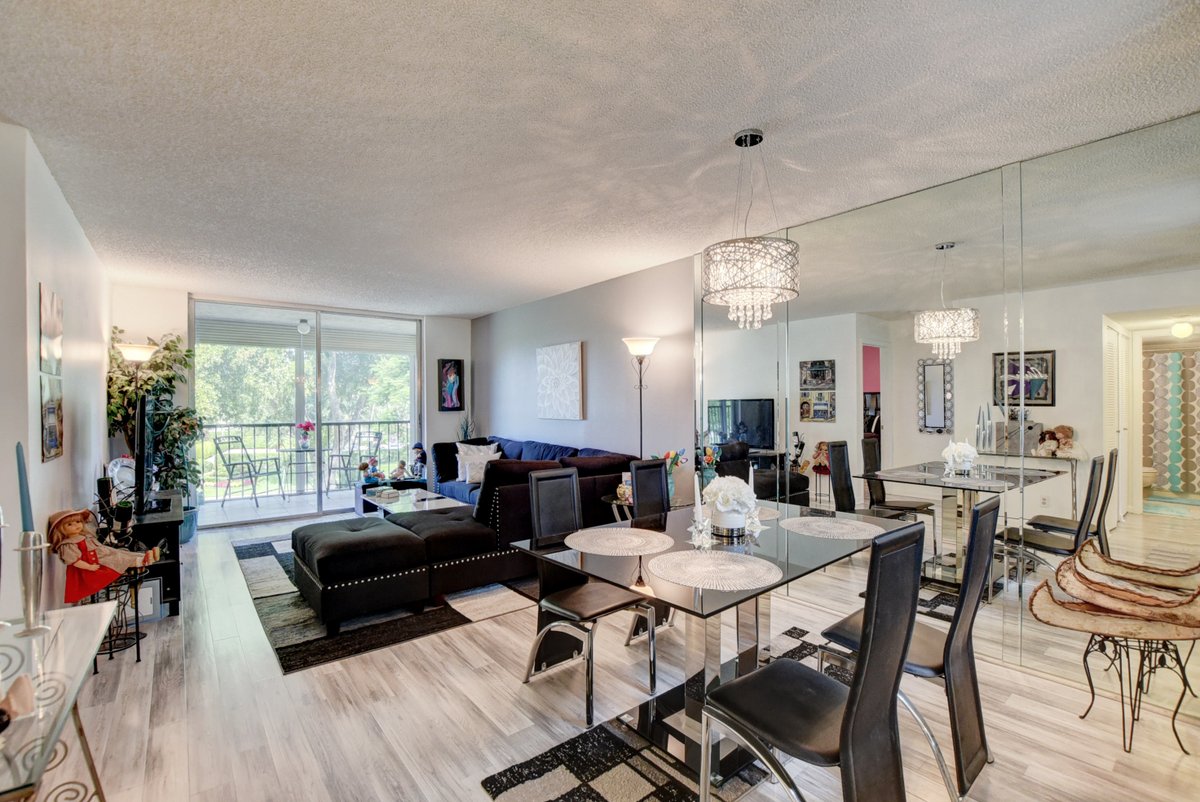 ChasenRae's tweet image. West Delray Beach Real Estate Pro.
Pristine * light &amp;amp; airy * move-In condition 2 Bedroom/2 Bath located in the desirable 55+ manned gated community of Huntington Lakes,