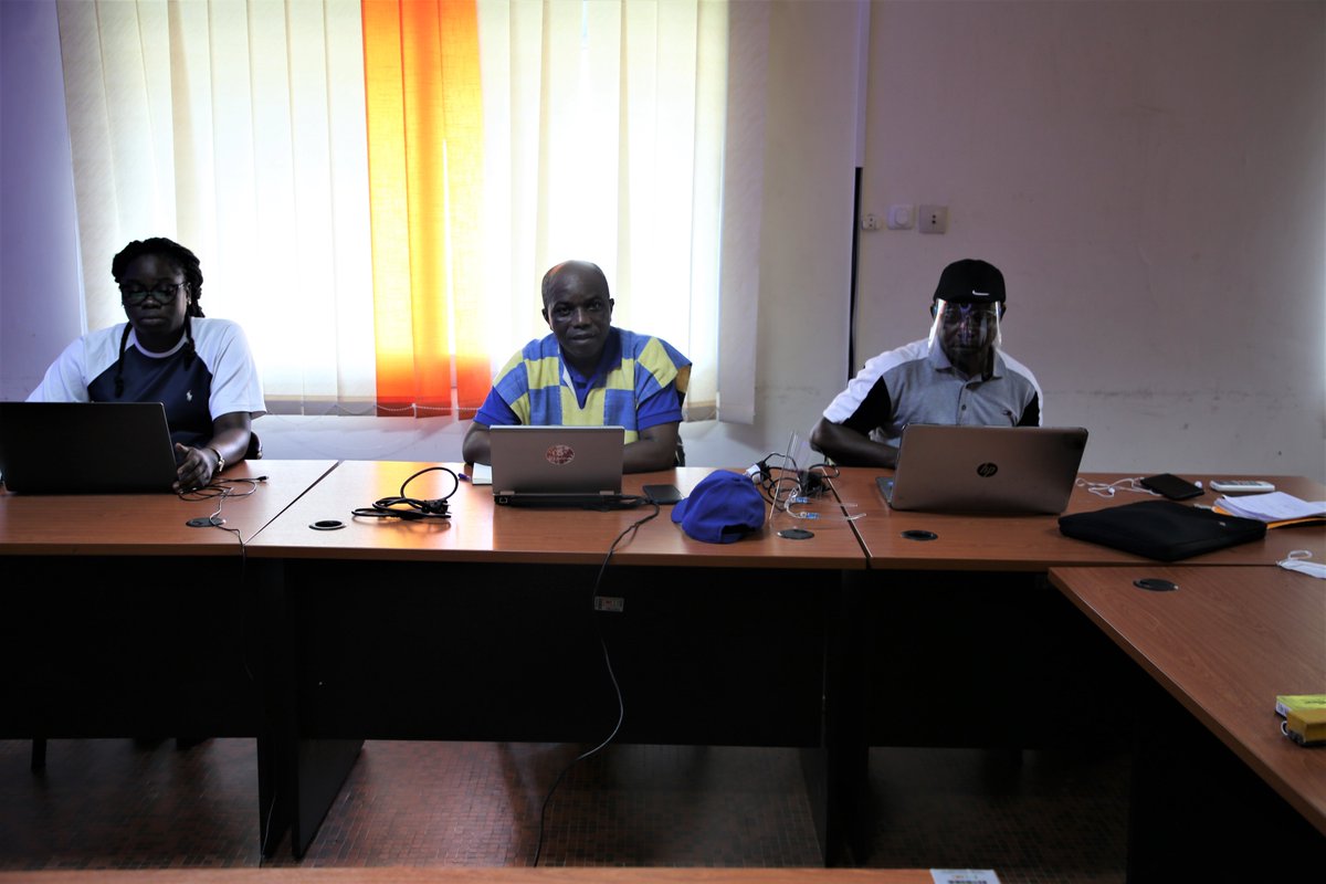 AfriqueOneREACH's tweet photo. Feedback workshop on the first stage of the community engagement project "Living with COVID-19 in Cote d'Ivoire" today with our collaborators from Radio Dialogue Citoyen in the city of Taabo.
#CommunityEngagement #COVID19 #MediaEngagement https://t.co/unpj9txXX7