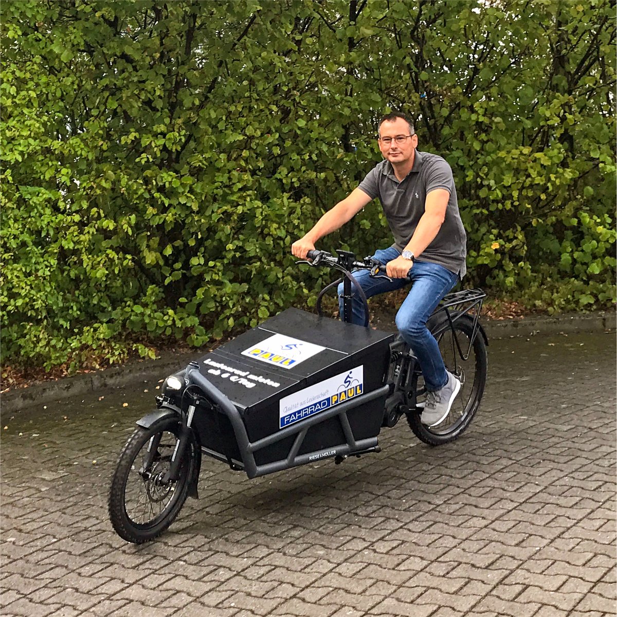 vki_werbung's tweet photo. Fahrradbeschriftung für @Fahrrad_Paul 

Innerhalb der Stadt ist der schnellste Weg meistens mit dem Fahrrad. Wenn der Gepäckträger nicht reicht, bietet ein Lastenrad idealen Stauraum.

Wir haben dafür gesorgt, dass das Rad von Fahrrad Paul perfekt gebrandet ist.
#Fahrrad https://t.co/IHnJjwppZC