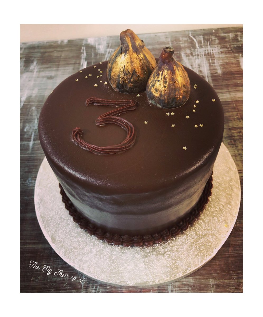 It’s not a birthday without cake. Thank You @porshamcakes for the most AMAZING chocolate cake 😋🤩🥳 #3today #figginbirthday #figtreeat36 #cake