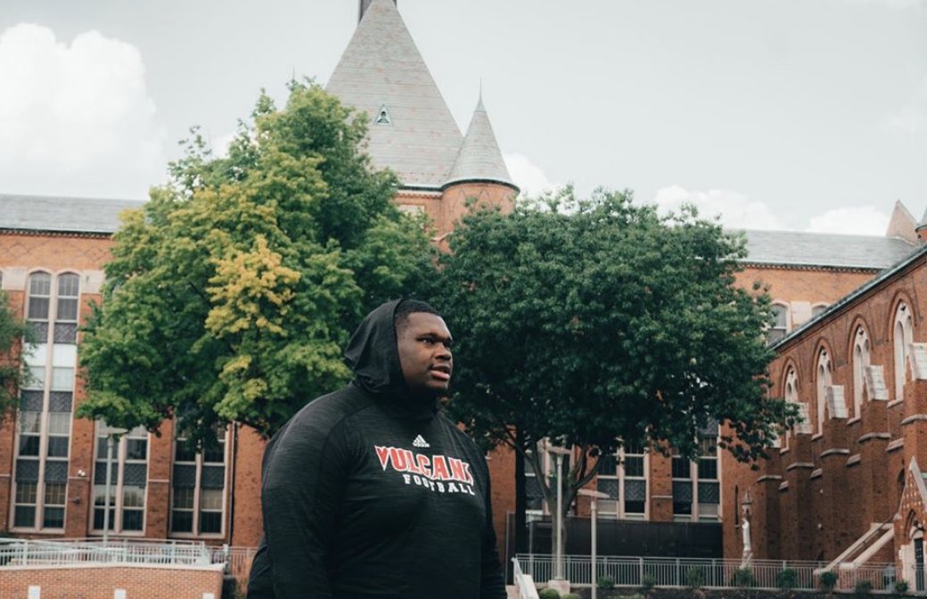 Vulcan_SAAC's tweet photo. There aren't enough words to describe what this man meant to so many of us. Truly one of the very best, taken way too soon. Our hearts go out to Juice's family and all of Vulcan Nation who is hurting right now. We will carry your heart and soul with us in all that we do❤️🕊️ https://t.co/lC9RnFrXqi