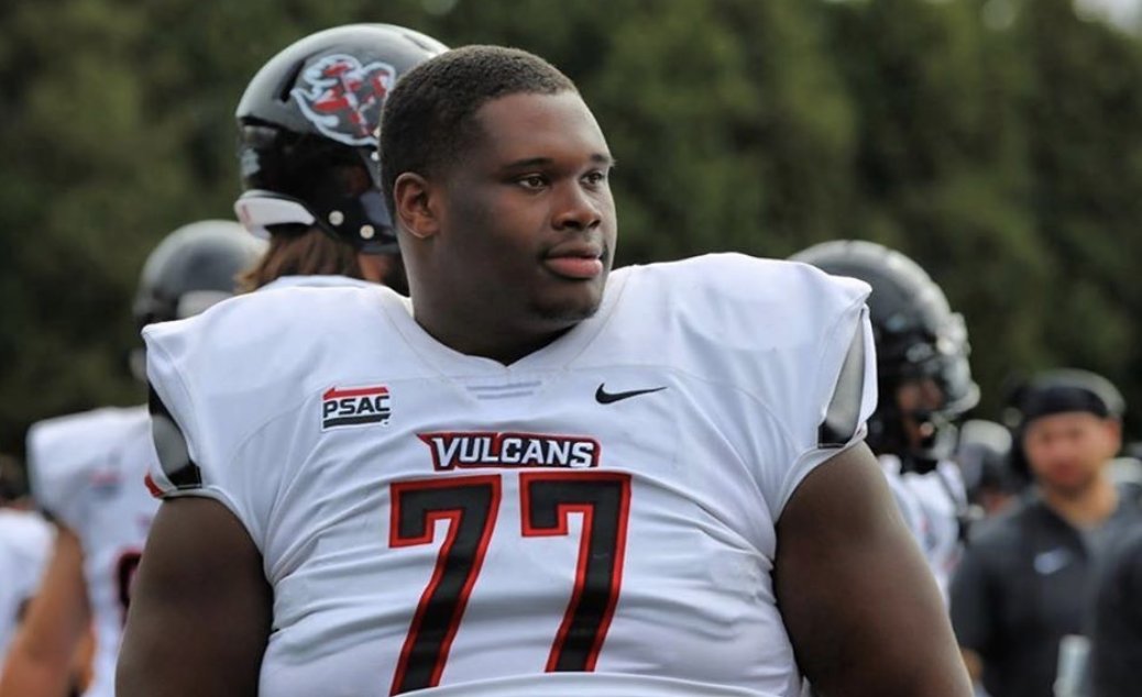Vulcan_SAAC's tweet photo. There aren't enough words to describe what this man meant to so many of us. Truly one of the very best, taken way too soon. Our hearts go out to Juice's family and all of Vulcan Nation who is hurting right now. We will carry your heart and soul with us in all that we do❤️🕊️ https://t.co/lC9RnFrXqi