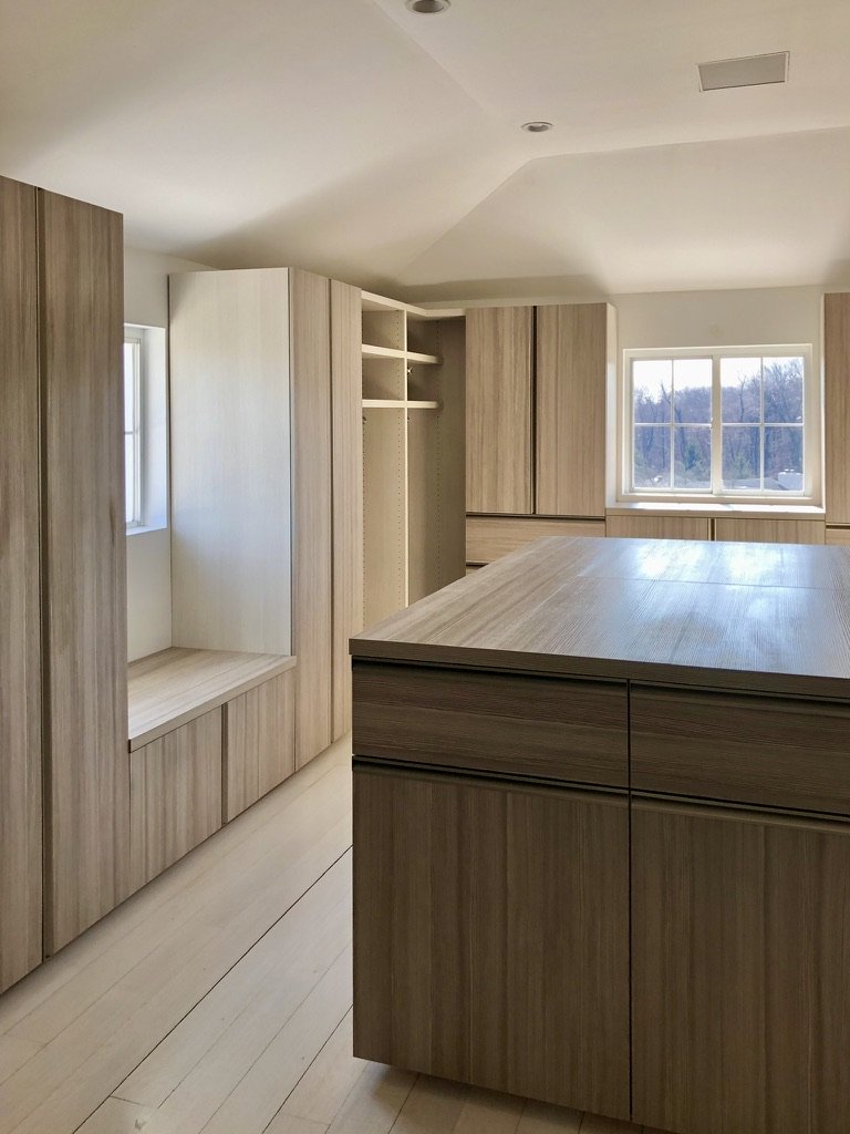 Closets's tweet image. A Master Walk-in Closet / Dressing Room! Designed by our senior designer Linda Cunningham. Schedule Free Design Consultation Now. bit.ly/3jXpwmT
#TransformationTuesday #TransformTuesday #TrendyTuesday #GoodNewsTues #TakeMeBackTuesday #transformhome #closet #westchester