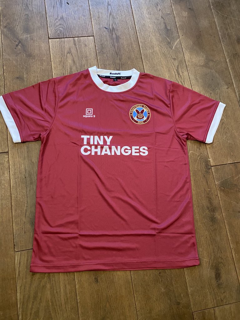 Really pleased with my @_Bands_FC Shirt - arrived today. Not a Hearts fan but love @FRabbits and the cause @tinychanges this shirt supports. Think I will wear it when I run the @MrHairyHaggis Edinburgh Marathon next May. Seems appropriate! 👍🏴󠁧󠁢󠁳󠁣󠁴󠁿 #frightenedrabbit #tinychanges