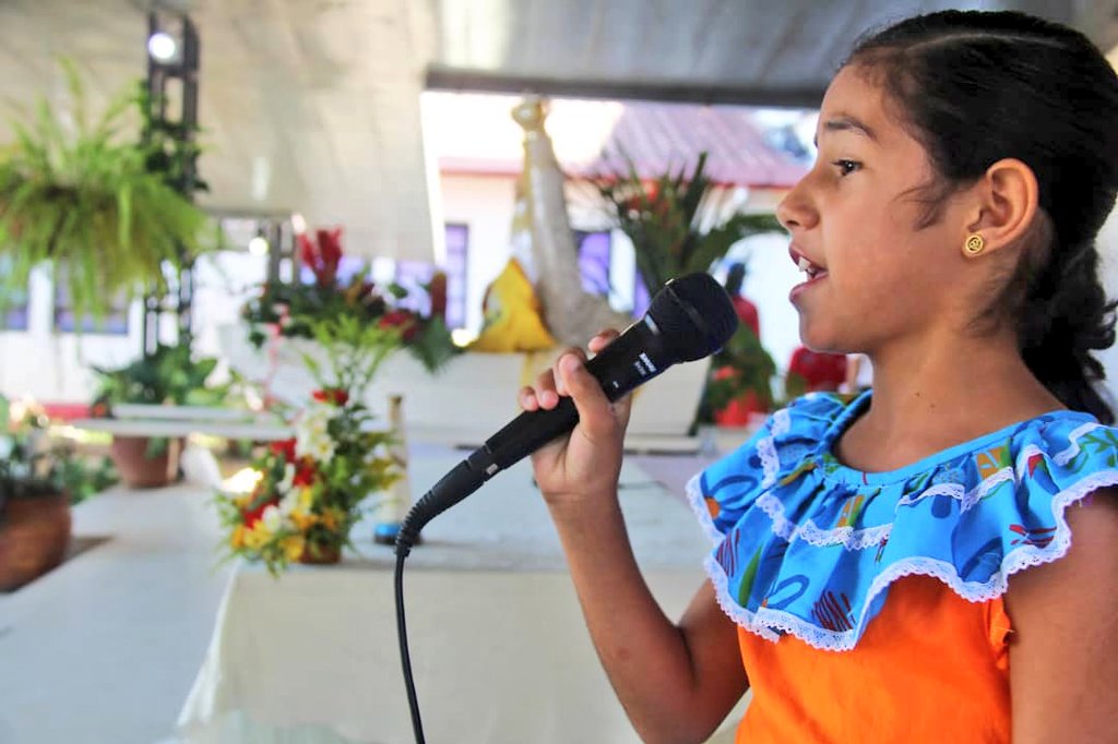 Faja_Patriota's tweet photo. Desde el corazón de la #Faja ☆ La Escuela Infantil "Vista al Sol Guanipa" dirigidos por el profesor y trabajador petrolero Ramón Centeno, entonaron hermosos galerores dedicados a Ntra. Sra. Del Valle, patrona del pueblo oriental

@TineoPDVSA 
@BellorinPDVSA 
#VirgenDelValle https://t.co/nqxDixQ2ut