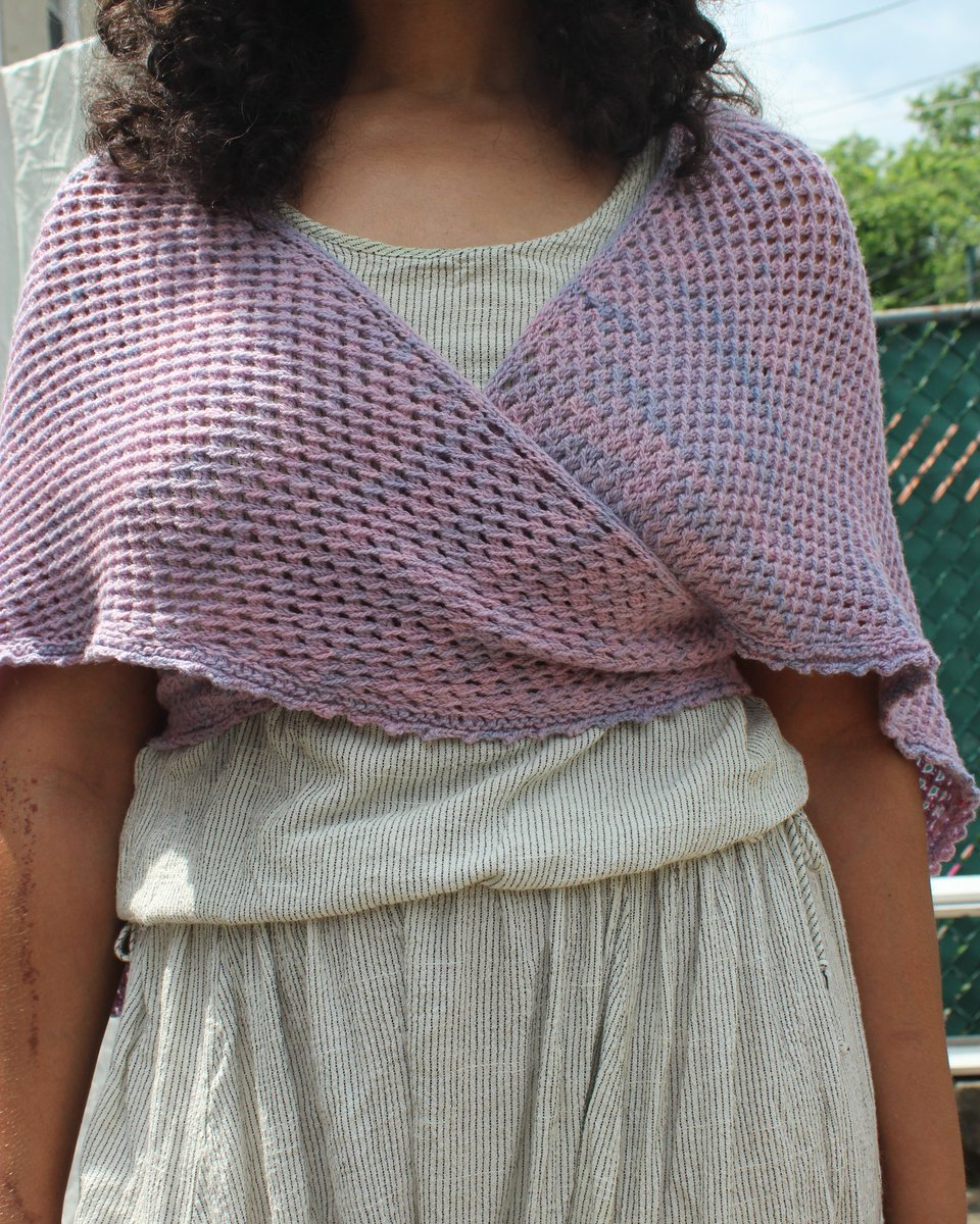 j_bot's tweet photo. I published this last week but forgot to talk about it here! This is Lila. The yarn is cormo fingering by @SincereSheep. She made my purple tie dye dreams come true with this special color we called Ube. Can you believe this is done with all natural dyes??? 💜💙 https://t.co/lqdPvOOpAD