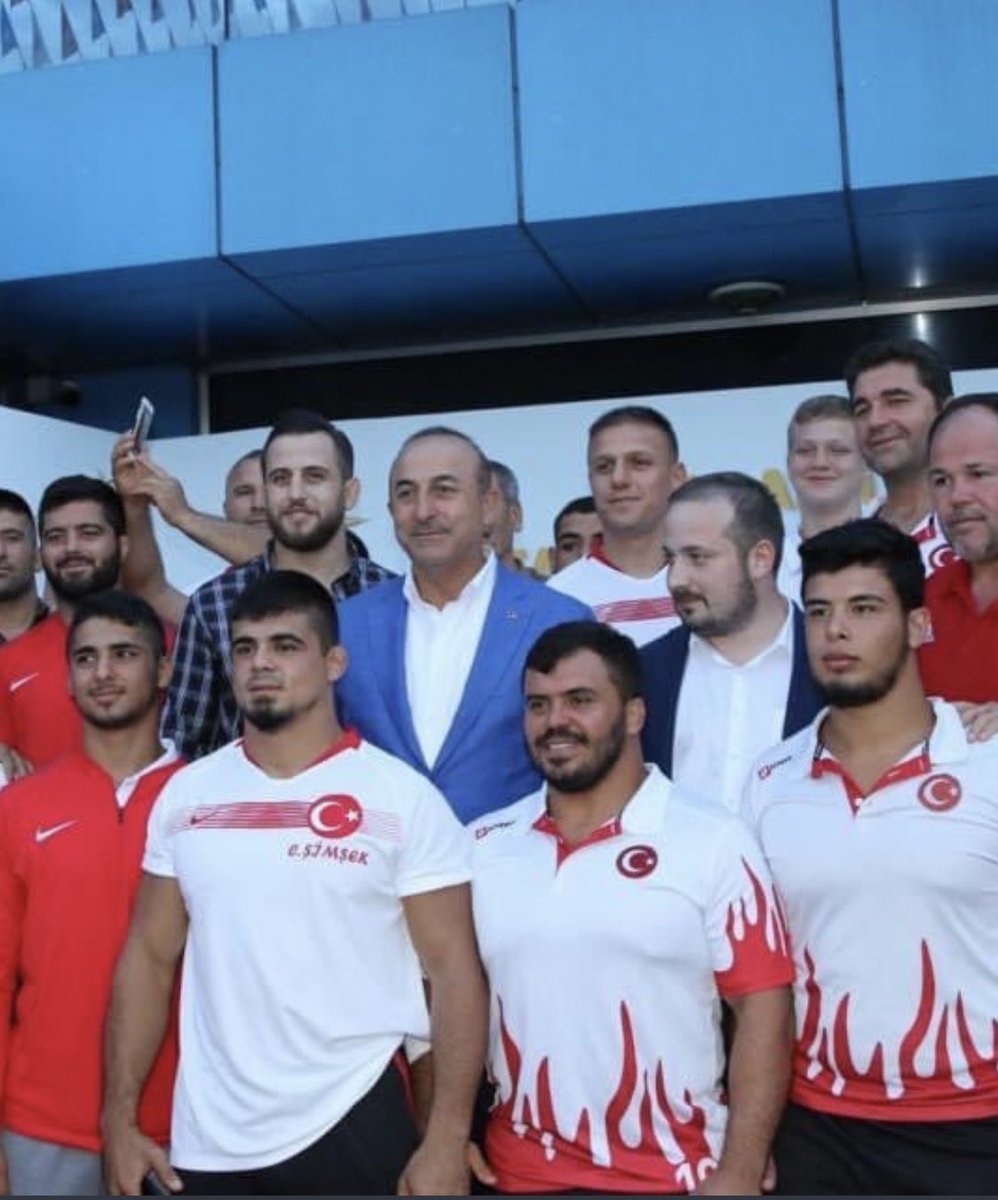 KokceOlcay's tweet photo. Devlet büyüklerimiz  uyumayın boy boy resim çektirip poz verdiğiniz mille güreşçi hakkı kardeşimize sahip çıkın...
#HakkıYalnızDegildir 
@MevlutCavusoglu
@RTErdogan @fuatoktay @dbdevletbahceli @adalet_bakanlik @abdulhamitgul 
#HakkıYalnızDegildir https://t.co/NuM1M6MzQC