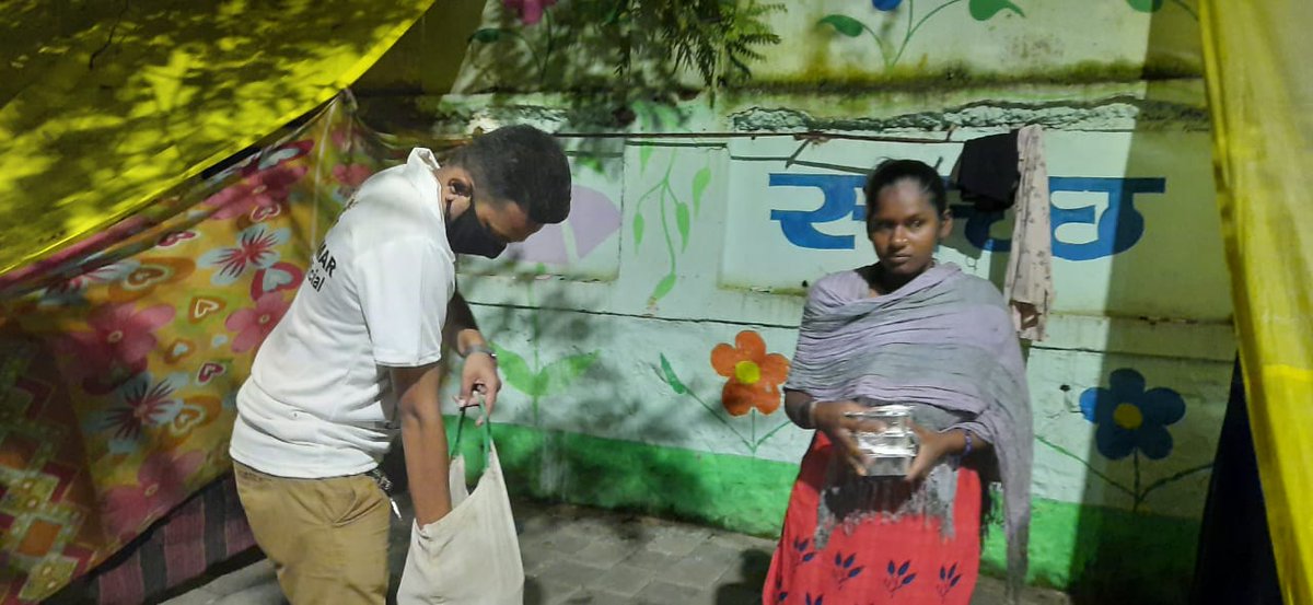 Khiladians_Pune's tweet photo. Khiladians Pune distributed 200 packets of food to needy people today, around pune on occasion of @akshaykumar sir's Birthday.. Sir Keep inspiring us
#HappyBirthdayAkshayKumar https://t.co/J1KOkya21T