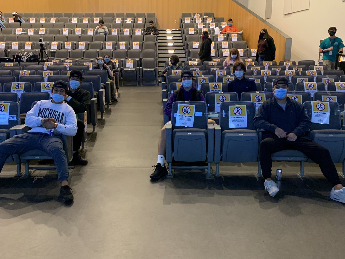 KingsSophTeam's tweet photo. Some of our first year students learning about owl, new studying tips, and enjoying our can I kiss you? Presentation!! #oweek2020 #IgotoKings #kingsatwestern https://t.co/LX3hoK2vvE