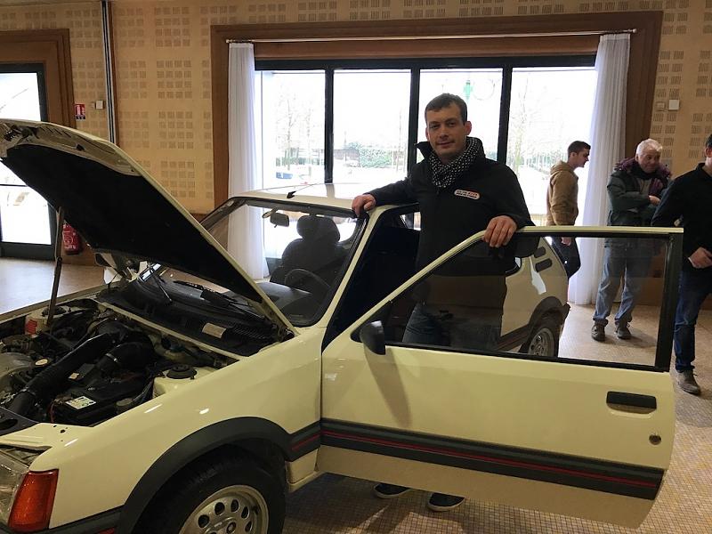 Romuald2000's tweet photo. Le moment mémorable pour moi avec @PeugeotFR est sans nul doute le jour où Mr @JPImparato m'a annoncé être l'un des gagnants du 1er concours @Peugeot #MonSacréNuméro .🏅😀🥰🤝
https://t.co/WHOwIxnCkG
#MyPeugeotMoment #210YearsWithPeugeot #205GTI @AventurePeugeot #Encoremerci https://t.co/rWKZRuX1gn