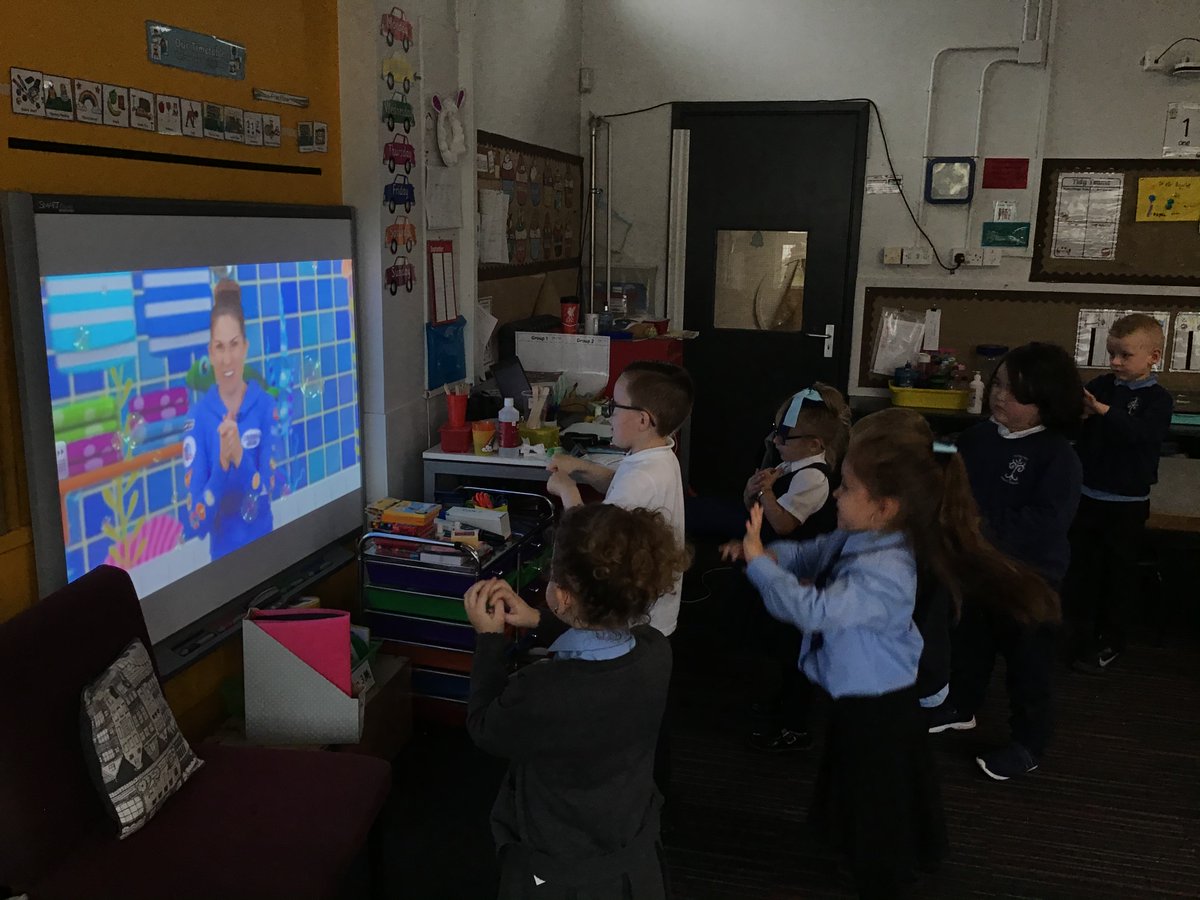 MrBThorntree's tweet photo. We had very important yoga lesson today teaching hand washing with a story! If you would like to try at home here’s what we watched...
https://t.co/HkBBjS5CN9 https://t.co/lB27GZtr21