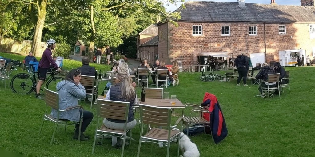 tpcompanycrust's tweet image. Walk-ins always welcome.  Free entry, free parking and dog friendly. Great beer and pizza, enough said.  🍕🐾🍺