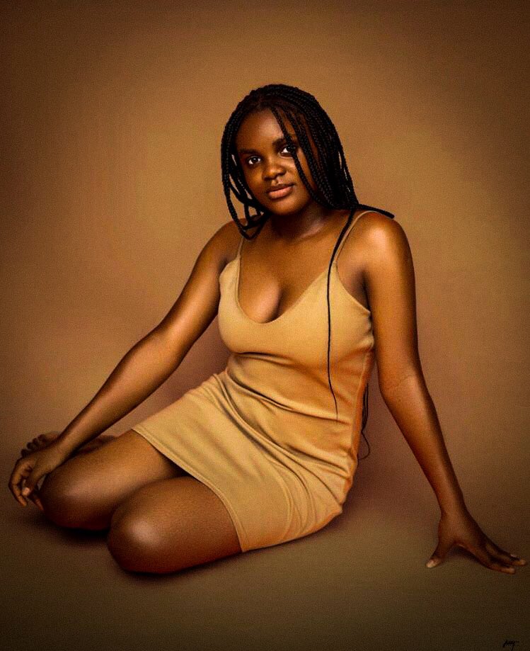 pelumi_ajinde's tweet photo. If ‘don’t look too much’ was a person. Forget about how pretty the girl is and focus on my work. 🌚 #NowhereCool #BBNaijaLocdown2020 #softedits. https://t.co/tQeLGsKWgq