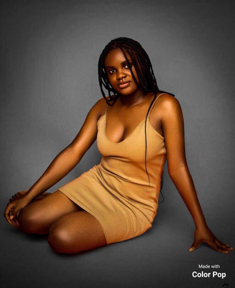 pelumi_ajinde's tweet photo. If ‘don’t look too much’ was a person. Forget about how pretty the girl is and focus on my work. 🌚 #NowhereCool #BBNaijaLocdown2020 #softedits. https://t.co/tQeLGsKWgq
