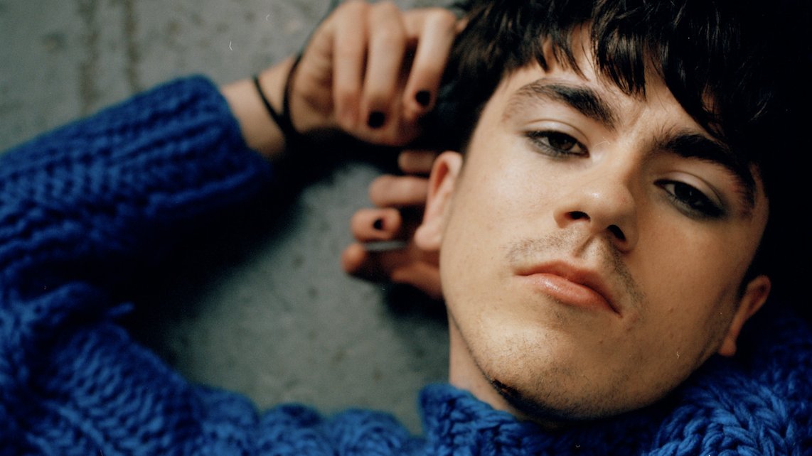 Never one to shy away from bold showmanship backed by ambitious songwriting, <a href="/DeclanMcKenna/">Declan McKenna</a> reinvents himself with new record, 'Zeros'!

Read @matt_hayhoe's full review here: intothepit.co.uk/review-zeros-d… 🤘