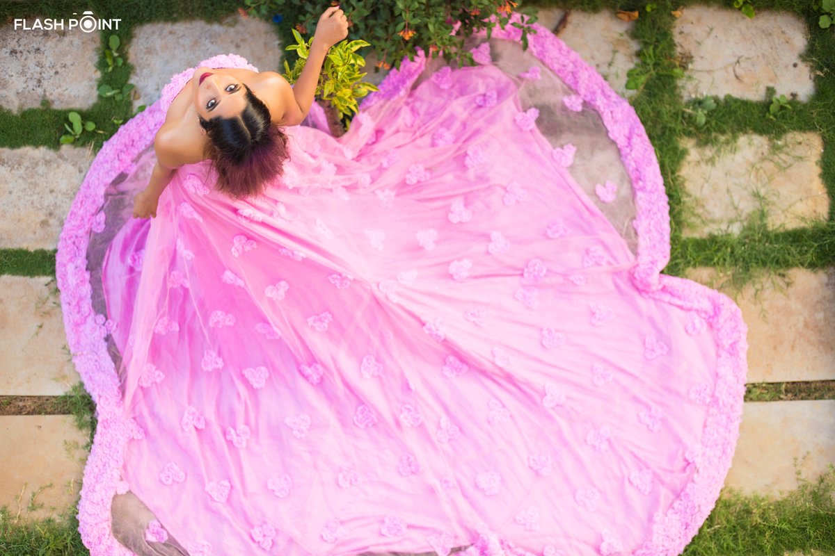 SonalActress's tweet photo. Twirling to paint my world pink. @SonalActress 
📸 @fpcreatives 

#ActressSonalSingh #FlashpointCreatives #MehulShahPhotography #SonalSingh #Sonal #Flashpoint #pinkgown #greenery #boldandcurvy #Floralgown #Fashionmodel #LongGowns #Pinky #PinkLady #pinklove #Earringswag #Earrings https://t.co/vwWLknugBG