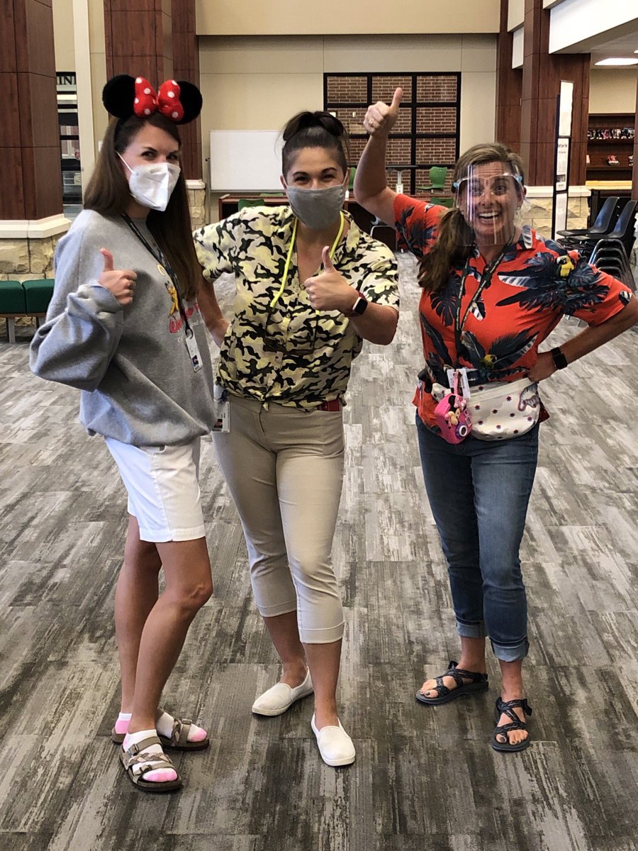 PHS_TheNest's tweet photo. We Totally Tackled Tacky Tourist Day @prosper_high! #smallinnumbers #bigonspirit https://t.co/E3YsKVttOS