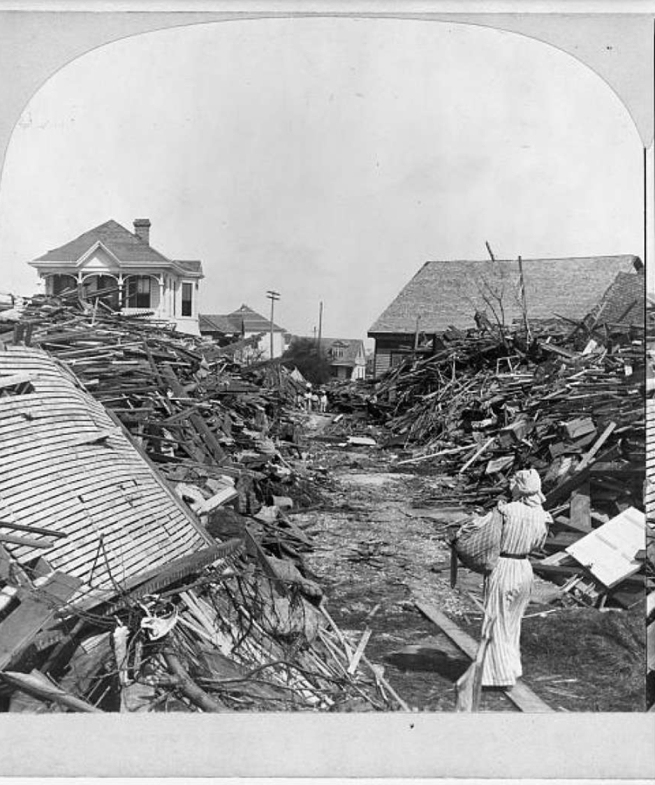 OldWeatherPics's tweet photo. Damage left behind by the 1900 Galveston hurricane that made landfall on Sept. 8, 1900, killing 6,000 people (Library of Congress) https://t.co/9sA34oRWWk