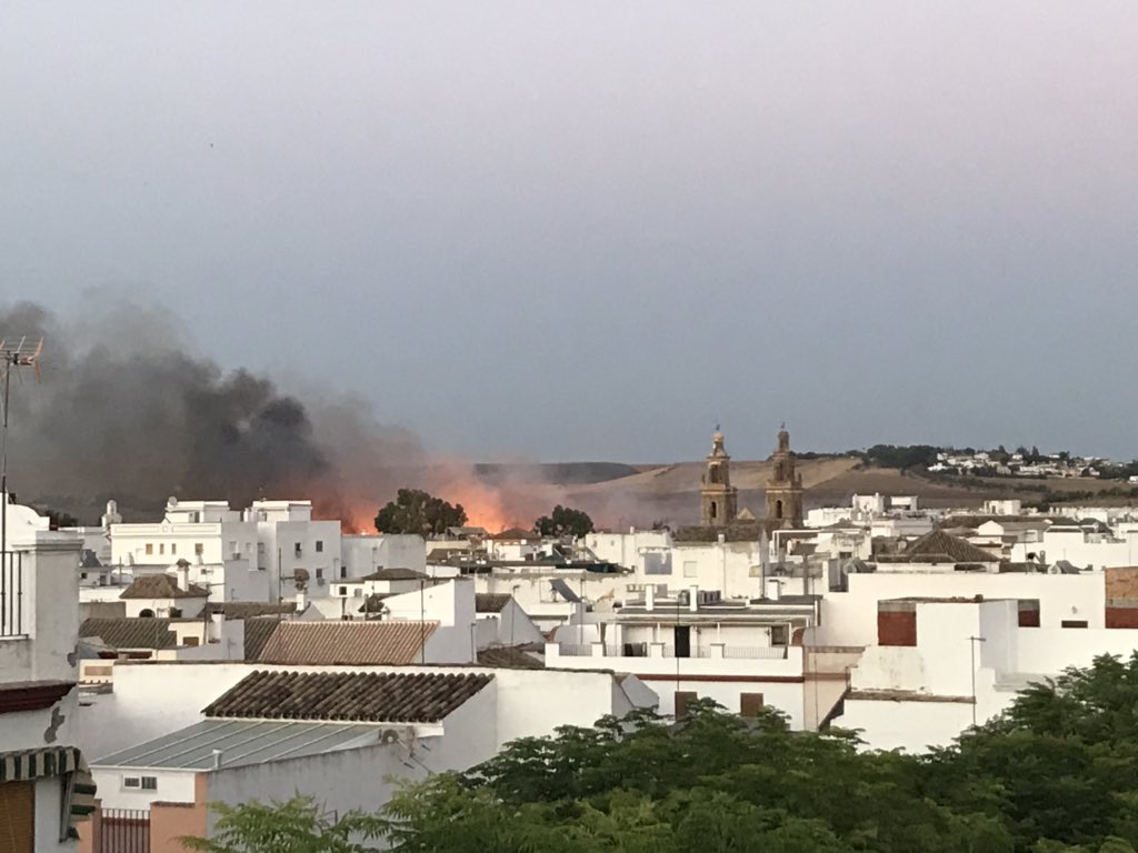nachocruces's tweet photo. Y ese fuego??? #ecija #fuego #incendio https://t.co/aqThNrZyeW