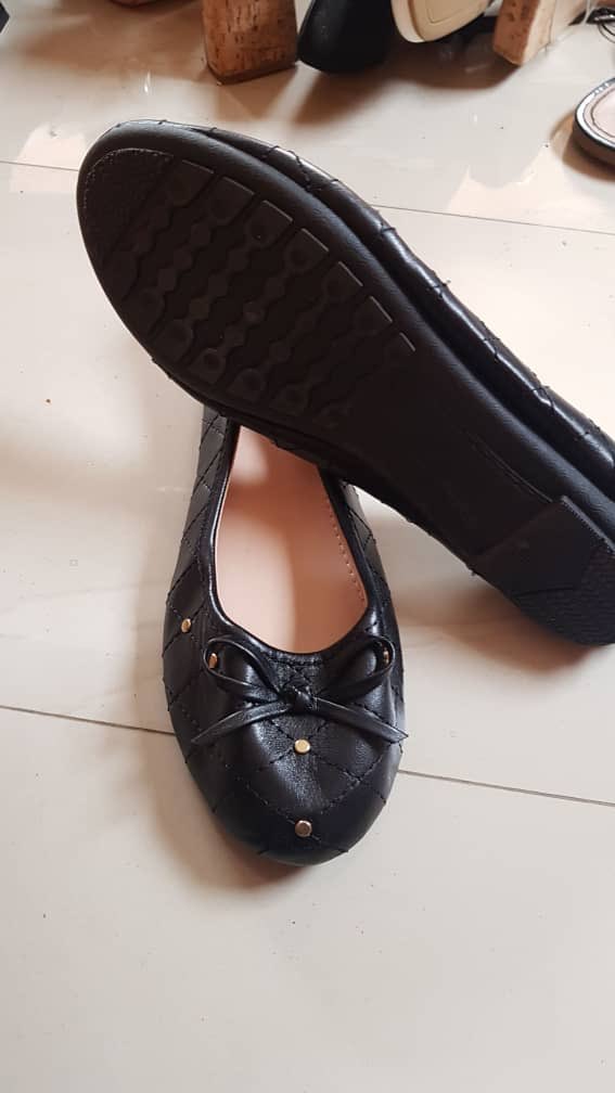 Flat shoe lovers, come and see fine shoes for work. All frames are size 42 at 4k each.