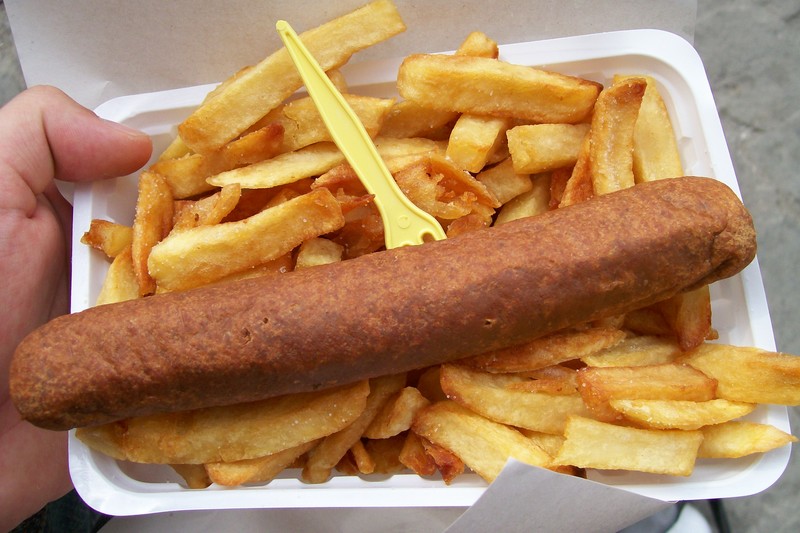 Oliv_Tweet's tweet photo. Le moment est venu de vous parler d'une spécialité culinaire, importée des Pays Bas, que l'on ne déguste que dans le Nord : la fricadelle.
#Thread https://t.co/mObjWwNb1H