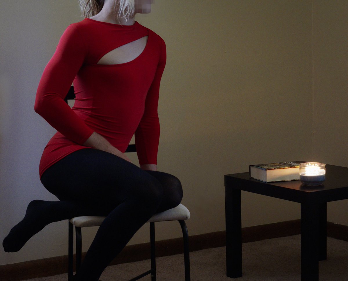 SopheBoi's tweet photo. It might be too small 👉👈

#femboy #crossdress #tights #dress https://t.co/mN5CJM6z33