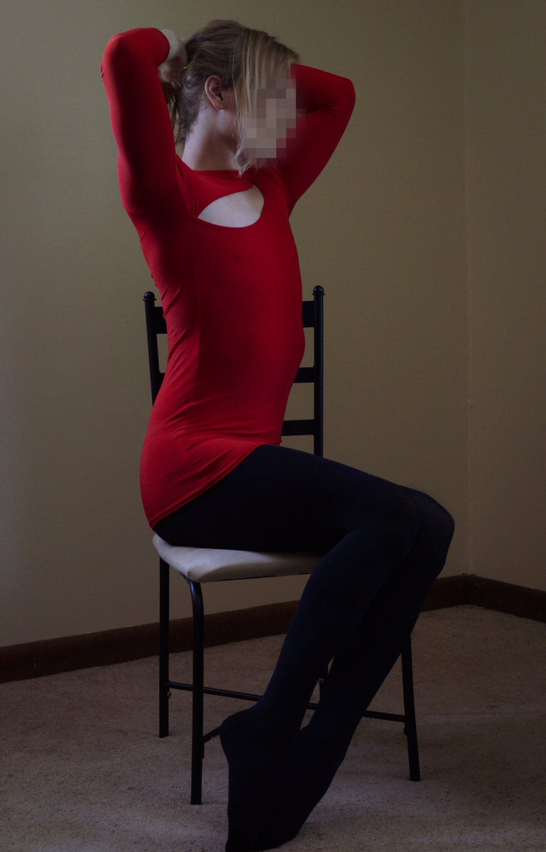 SopheBoi's tweet photo. It might be too small 👉👈

#femboy #crossdress #tights #dress https://t.co/mN5CJM6z33