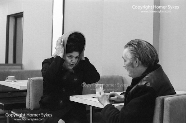 'The Way We Were 1968-1983' is a look at British society through the eyes of photographer  @HomerSykes. This was a time when British society was going through a period of enormous change.Here are some of those images .Whitechapel, London. 1974