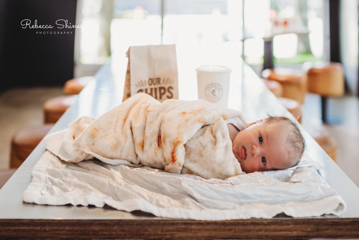 ThatJordanLGirl's tweet photo. @ChipotleTweets’s first ever maternity shoot AND newborn session❤️🌯 Can’t wait for his first birthday burrito smash💋 https://t.co/2DhWKN6KJz