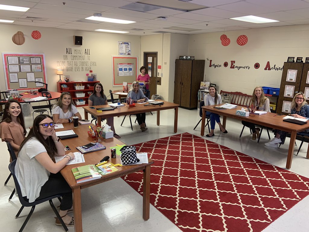 blairhivey's tweet photo. We LOVE being able to offer weekly professional learning with our very own @steph_oneal_ . Earning fun prizes makes it so much fun on this first day back! @bakerelembears @COBB_ELA @CobbSchools @MsSnyder_204 #journeytoawe https://t.co/mIGYJzpPJI