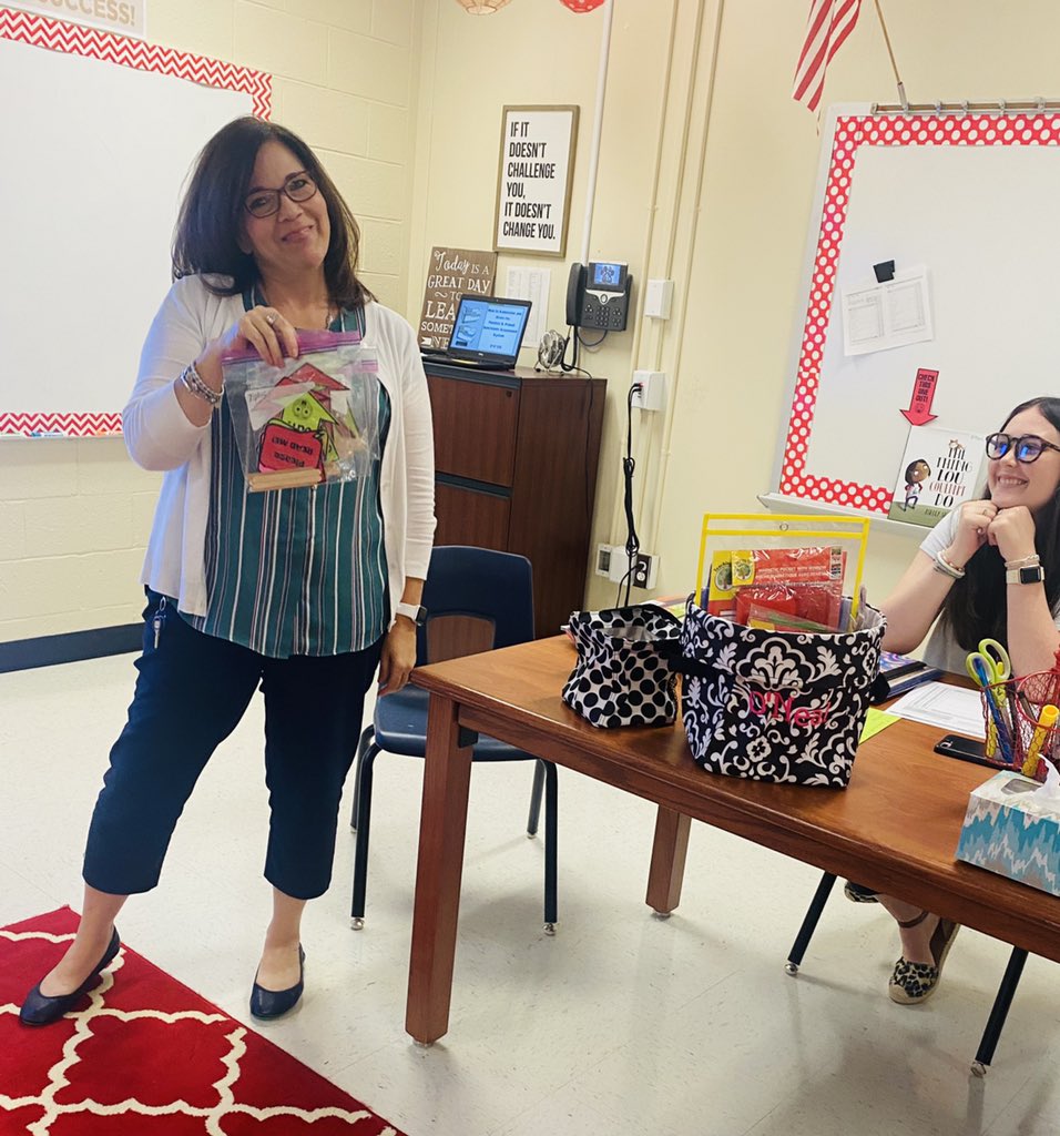 blairhivey's tweet photo. We LOVE being able to offer weekly professional learning with our very own @steph_oneal_ . Earning fun prizes makes it so much fun on this first day back! @bakerelembears @COBB_ELA @CobbSchools @MsSnyder_204 #journeytoawe https://t.co/mIGYJzpPJI