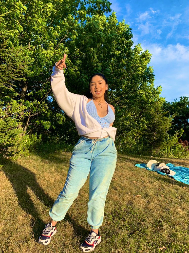 KingBxvtch's tweet photo. ／g’morning y’all 

i just wanna share these pictures bc i look happy n tall asl ☺️ https://t.co/Vdt7u4P0kJ