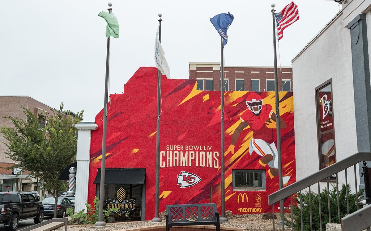 Chiefs's tweet photo. Kansas City is ready for #RedFriday Kickoff Edition 🚩 https://t.co/JbhrYxeoCc