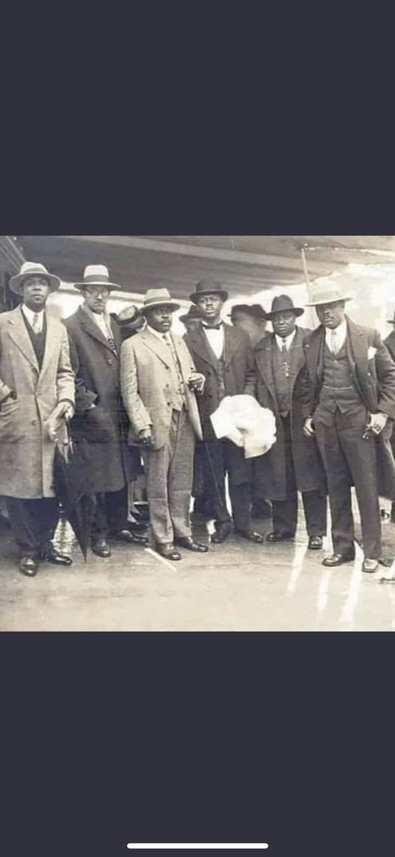 l ❤️🖤💚 tweet media