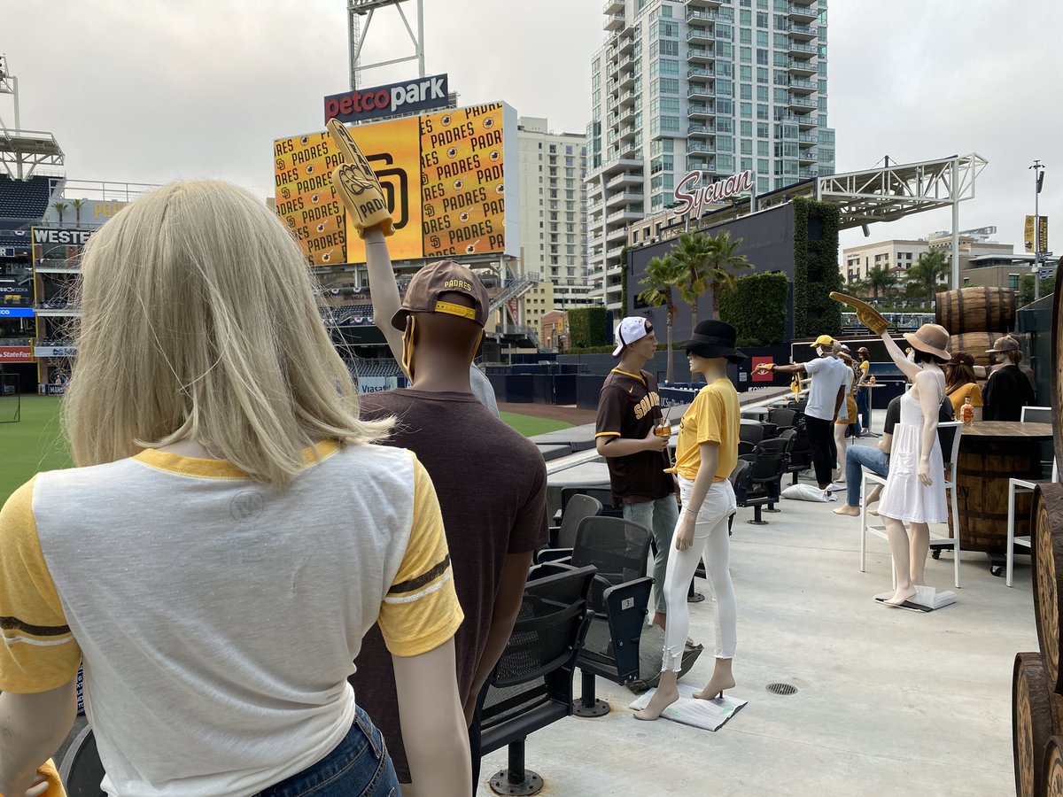 𝚂𝚊𝚗 𝙳𝚒𝚎𝚐𝚘: There’s a party deck full of mannequins. It is ... something.