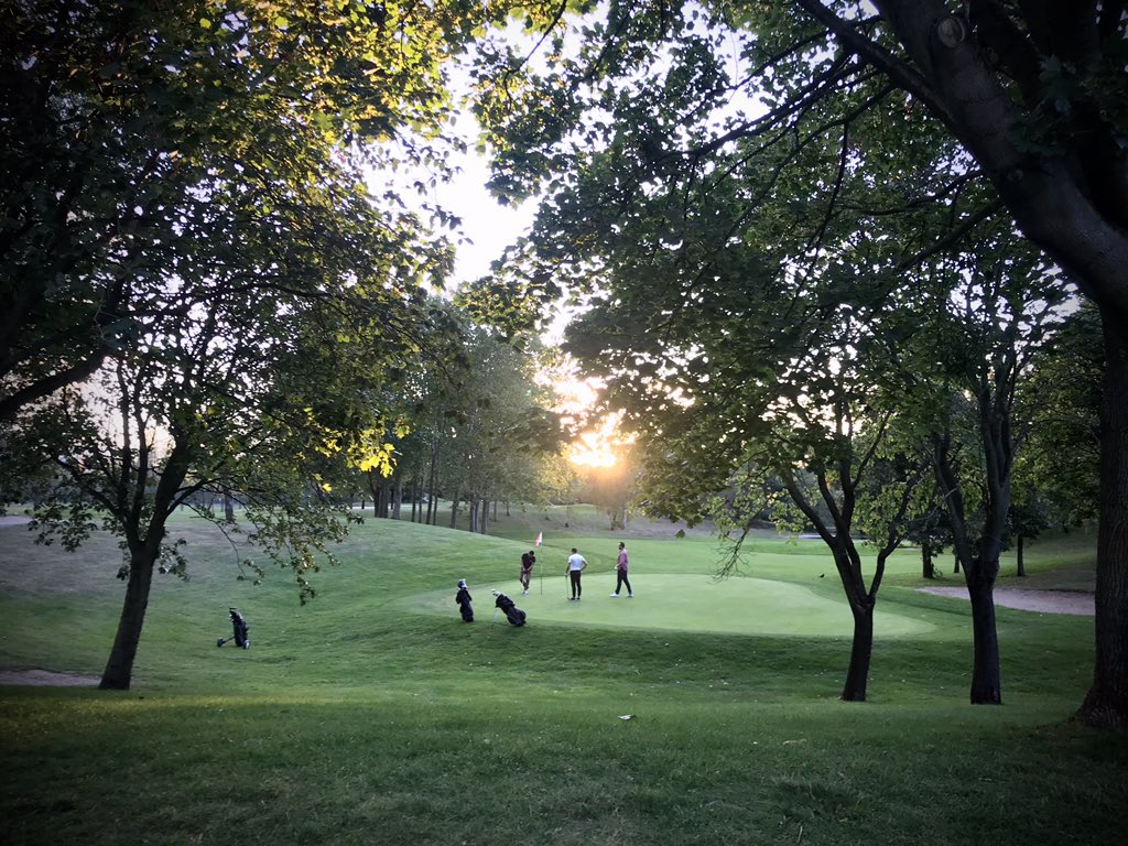 BenCadiouJdgolf's tweet photo. Golf du Tremblay, chouette endroit tout simple à l’entretien nickel, bien géré par @vertmarine 👍 #golf  #golfpourtous  @valdemarne_94 https://t.co/PmFLjQWwnk