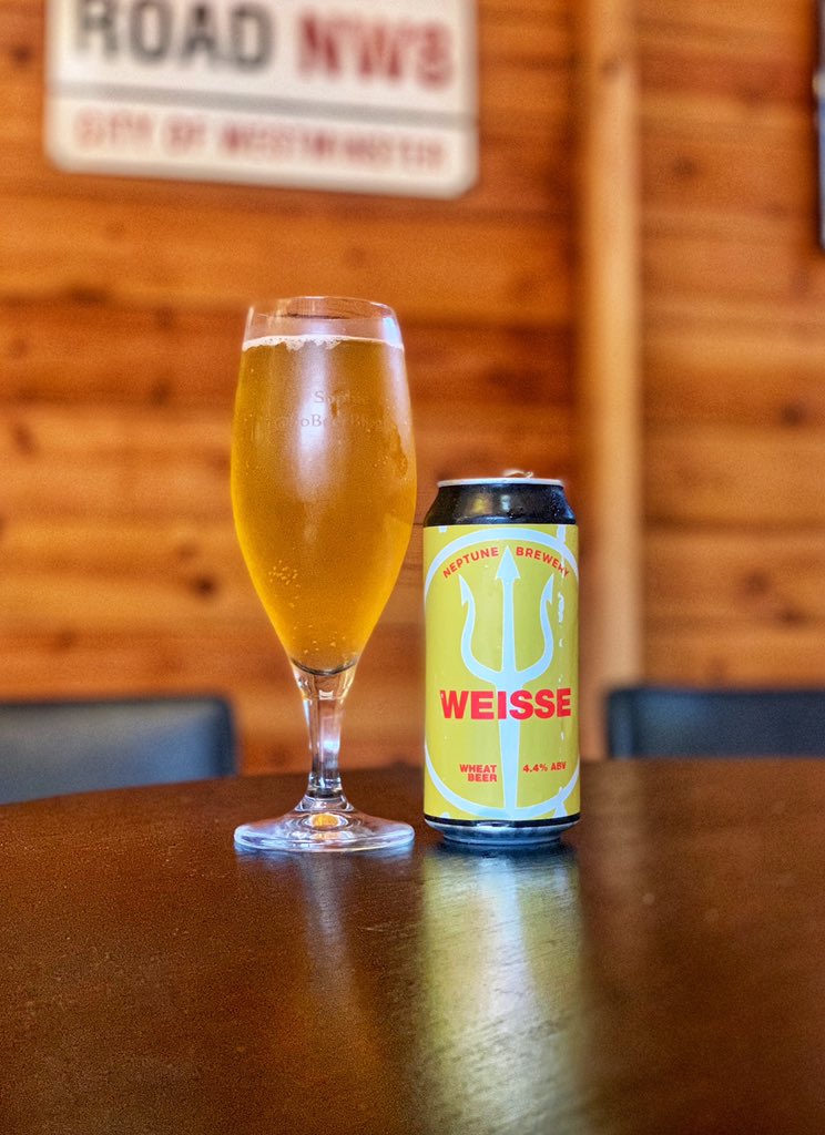 SoBeerBlogger's tweet photo. Football is on in The Shed so it’s a good excuse (not that I need one 😅) for a beer. I really like the refreshing melon notes in this @neptunebrewery Weisse 🍻
#precraftbeerhour
#craftbeerhour https://t.co/g2GyitbQcs