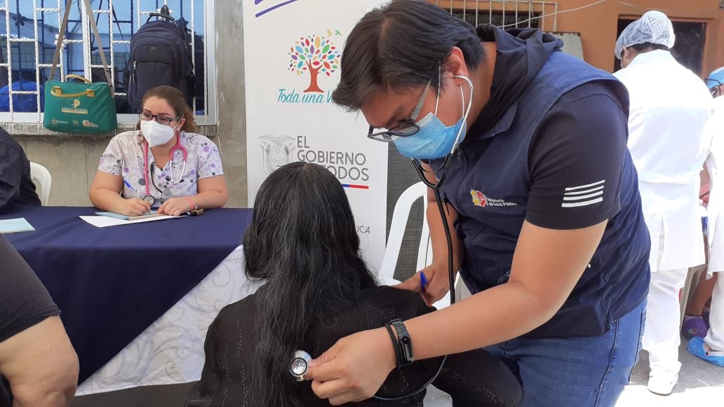 Salud_Guayas's tweet photo. Distrito 09D01 en coordinación con la @GoberGuayas y la comunidad, brindan atención integral en salud a pacientes prioritarios de #Florida1. #ActivadosPorLaSalud https://t.co/dUqtPkodks