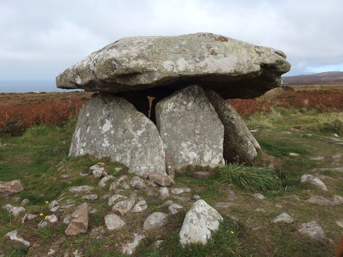 DrAlastairCurry's tweet photo. Chûn Quoit is one of the best preserved Neolithic quoits (single-chamber megalithic tombs) in western Cornwall. It is believed to have been built around 2400 BC, several hundred years before Abraham. @cornwallarch #chunquoit #dolmen #Cornwall #AncientPenwith https://t.co/1elycEMSBn