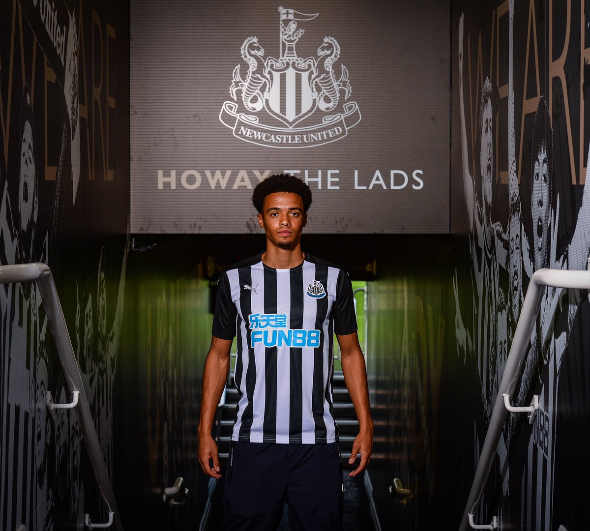 Jamal_lewis1's tweet photo. HOWAY THE LADS !                     Delighted to have signed with this great Football club ready to go ⚪️⚫️ https://t.co/4etBzjTUq6