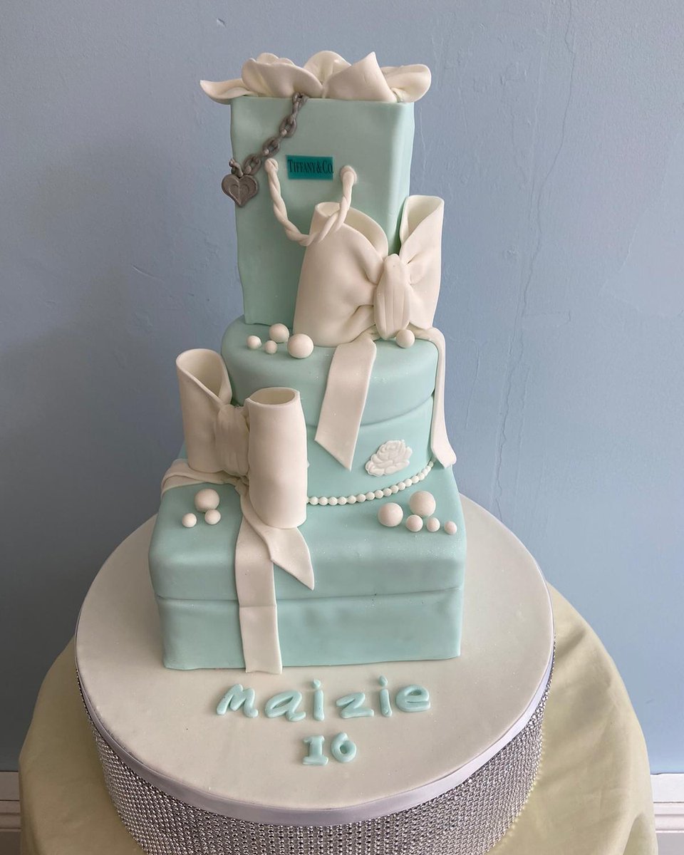 Custommycake's tweet photo. Tiffany &amp; Co inspired gift box stack. Nothing less for a sweet sixteen.

07584 413 269
info@nice-to-ice.co.uk
https://t.co/FuYlF2qypG

#grimsby #nelincs #nicetoice #totallylocallynel https://t.co/QEBjBYkrx8