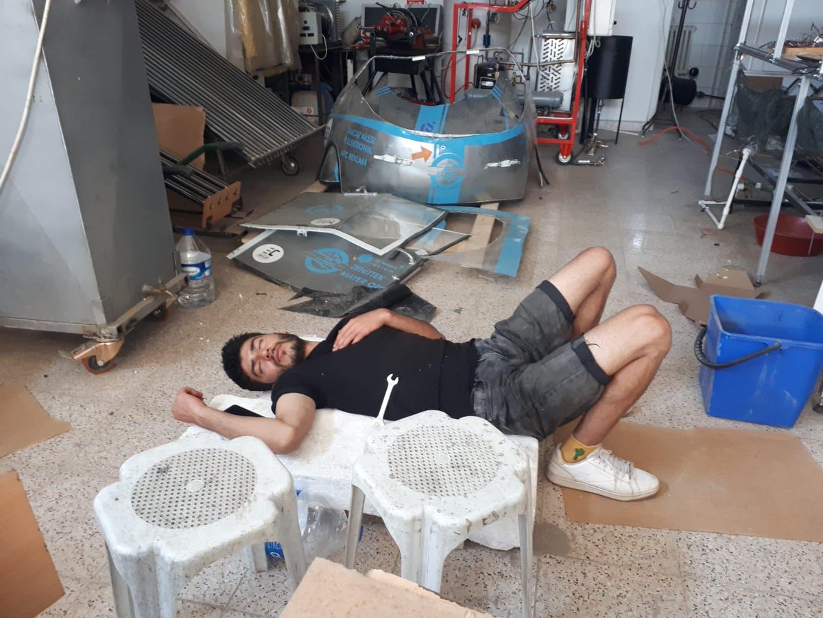 varank's tweet photo. İnanmaktan vazgeçmeyeceğiz!

#TEKNOFEST Elektrikli Araç Yarışları için yoruldular, uykusuz kaldılar, pes etmediler.

#MilliTeknolojiHamlesi işte bu gençler sayesinde hedefine ulaşacak. https://t.co/LfkvBZbNl7