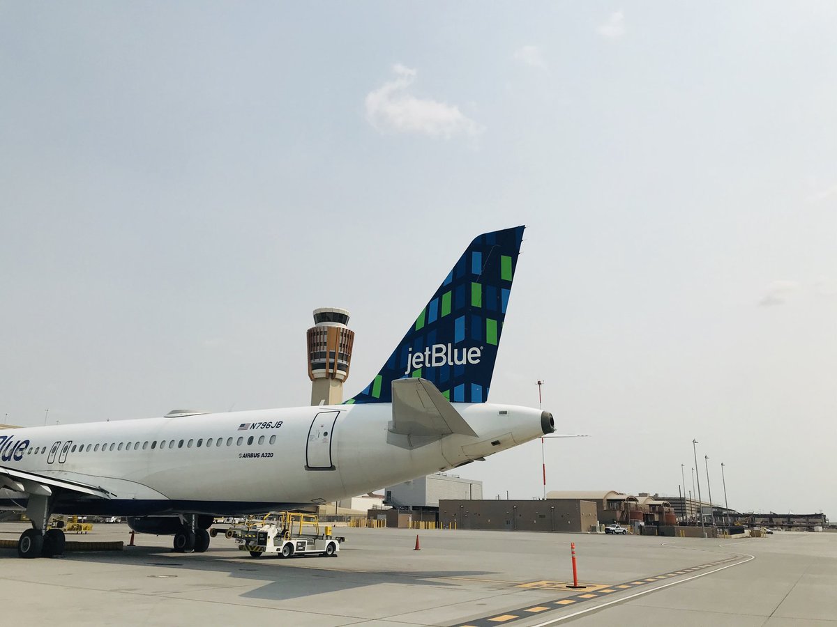 rafi602's tweet photo. Jet Blue now a daylight visitor. #tailseries #towahseries https://t.co/odbkFyexKj