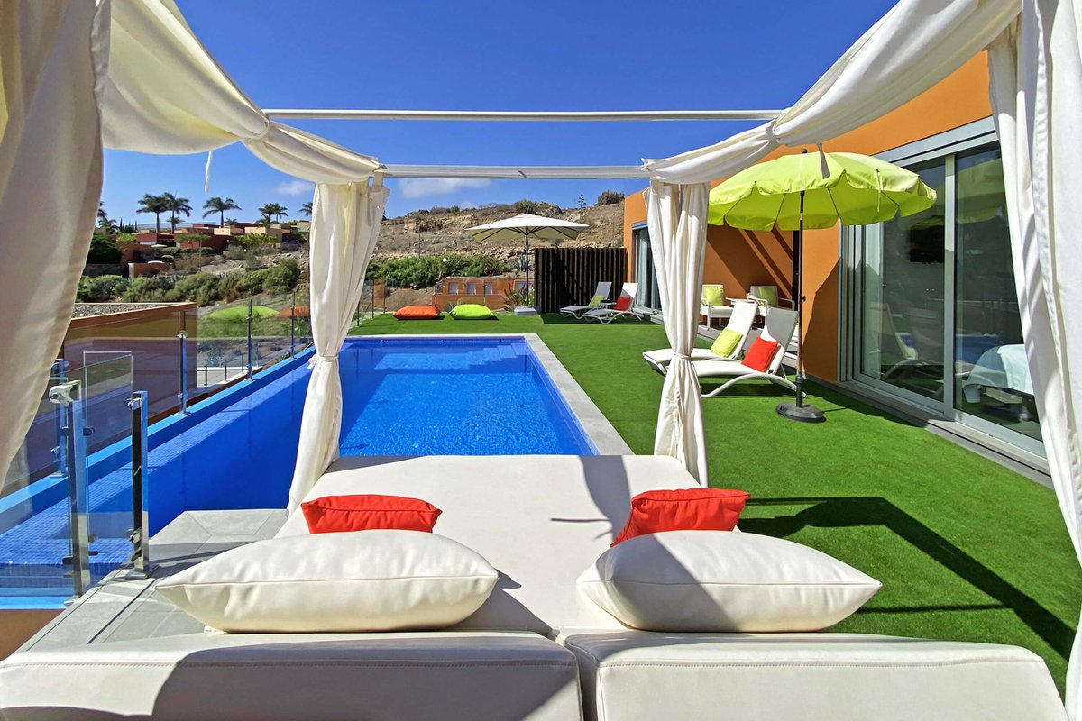 LCCanarias's tweet photo. Brand new! Villa La Isla 2 has just been opened to the public: be the first guest at this modern dream with 3 bedrooms, private pool and beautiful location next to the golf course in the south of #GranCanaria #CanaryIslands --> https://t.co/GYJSQXeNww https://t.co/njSyZZz7Jy