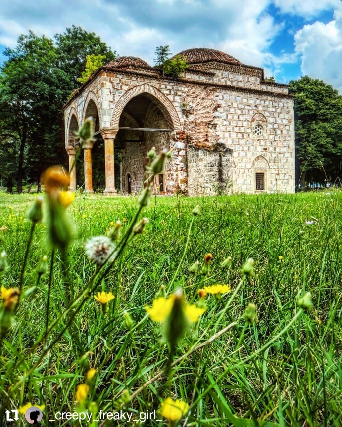U centralnom delu tvrdjave u Nišu se nalazi nekadašnja džamija. Danas Galerija 77 #spomenici
.
#wheretoserbia #balibegmosque #balibegovadžamija #niš #nis #cityview #cityvibes #citywalk #citykillerz #citypark #flowersinstagram  #summer