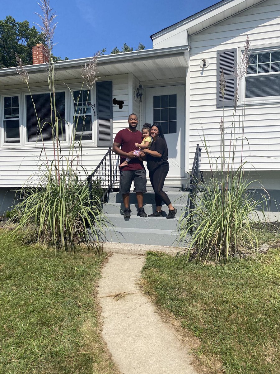 mainameisbaneh's tweet photo. Been working really hard for this moment β¨ #officiallyahomeowner https://t.co/el7Z550KNU