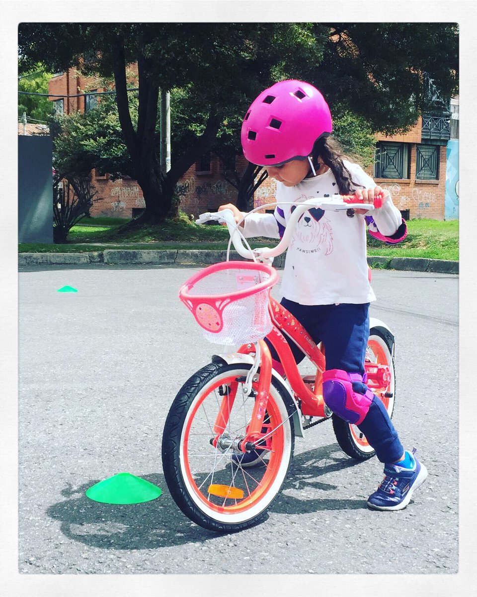 Movelo6's tweet photo. Réglate o regala a los tuyos estás experiencias inolvidables, puedes contactarnos en https://t.co/dacl4tIBpT o llámanos para mayor información al +57 3143185758, +57 3188223863. 🚲
#movelove #biciescuelamovelo #profesoresbici #aprendiendoamontarenbici #entrenamientomovelo https://t.co/gPrDUrHZxs
