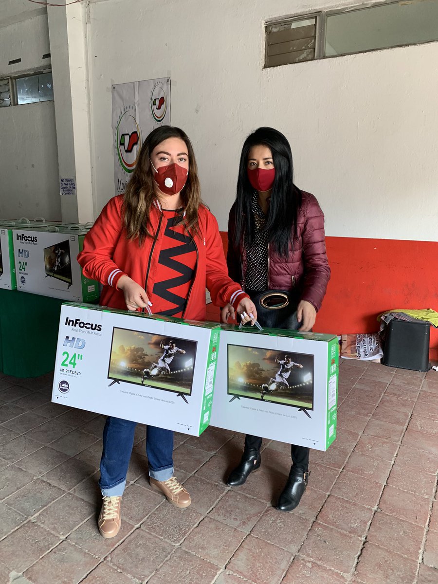 MTtexcoco's tweet photo. Segunda entrega de pantallas y primera parte de entregas de tinacos a cargo de nuestra dirigente @ChoperenaCruz 🖥 💧🔨 
•Entrega que se realizó con el protocolo de seguridad sanitaria ✅

@MT_EdoMexico @MT_Nacional @AlejandraDMV @PRI_EDOMEX @DarioZacariasC @davidsanchezi https://t.co/JeC9RSt4yb